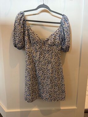 Blue Floral Puff-Sleeve Mini Dress with Sweetheart Neckline